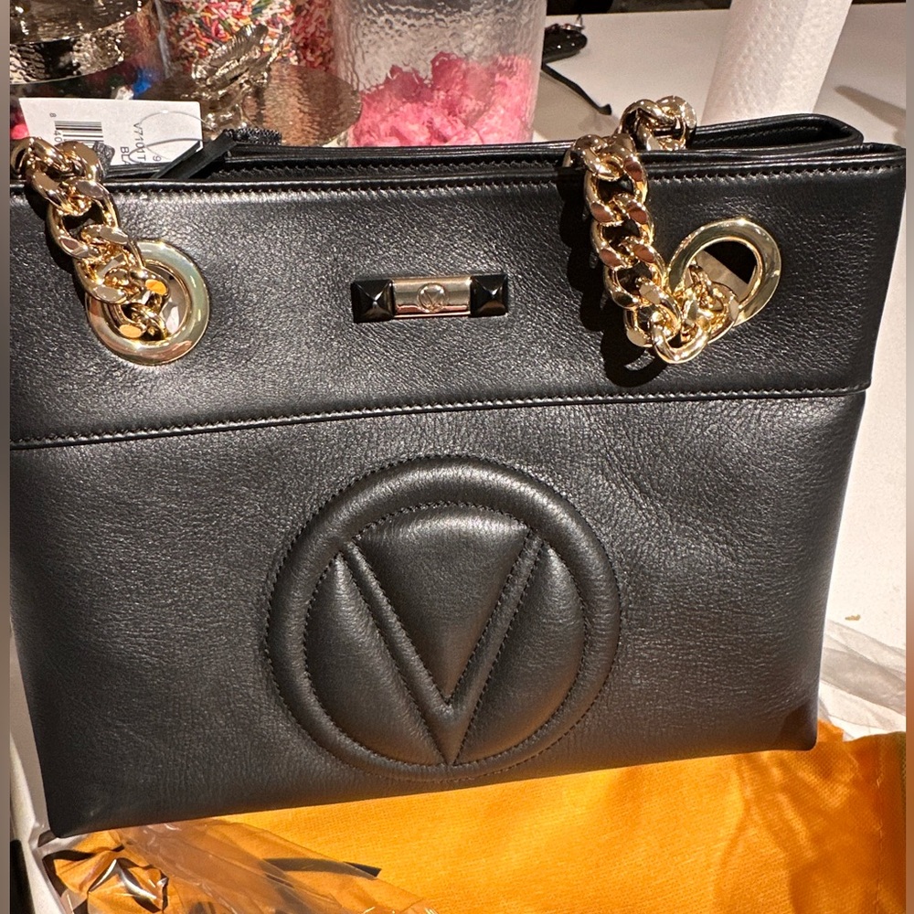 VALENTINO BY MARIO VALENTINO
Kali Logo Leather Shoulder Bag